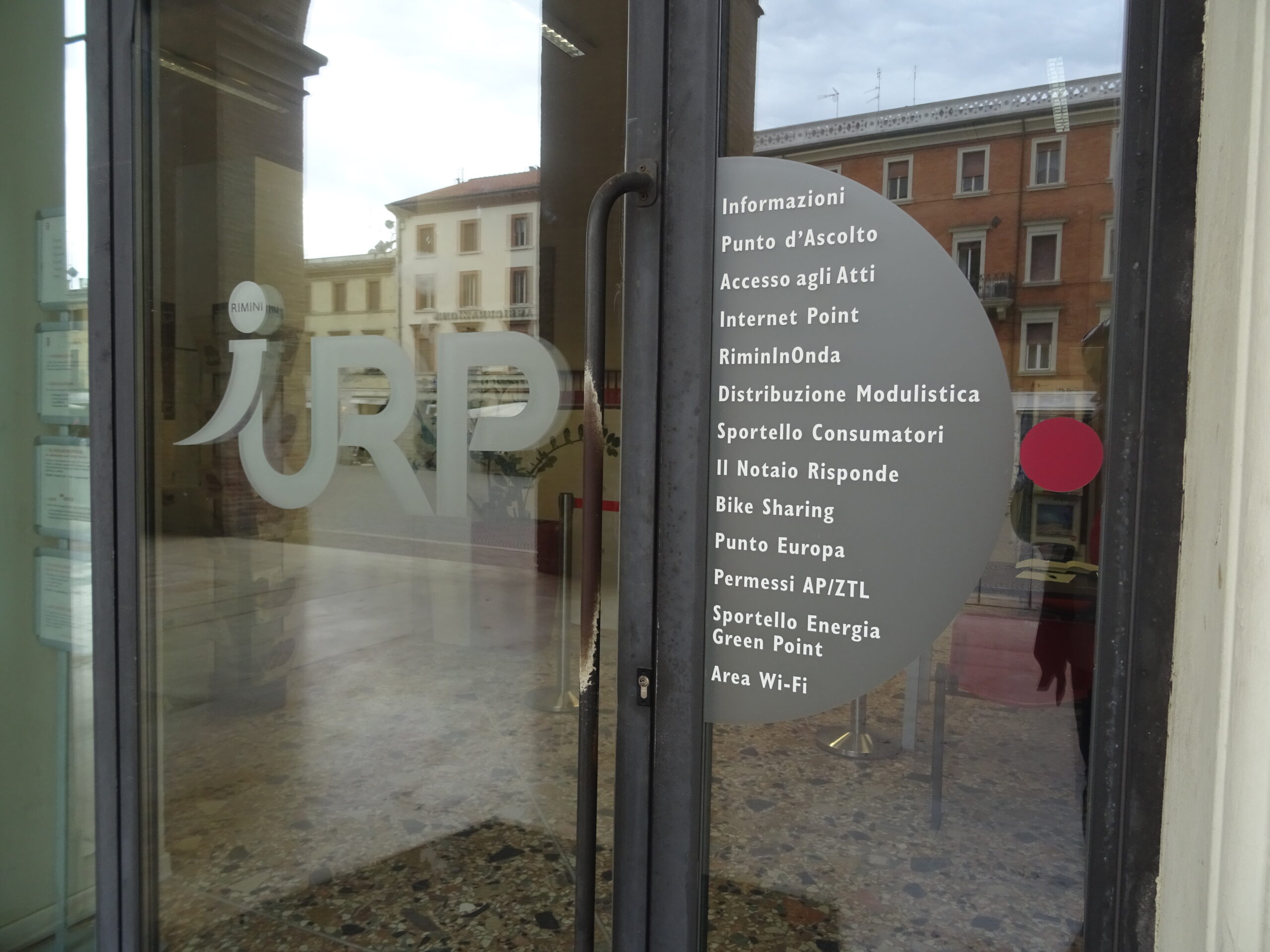 L'ingresso dell'Urp - Ufficio relazioni con il pubblico del Comune di Rimini