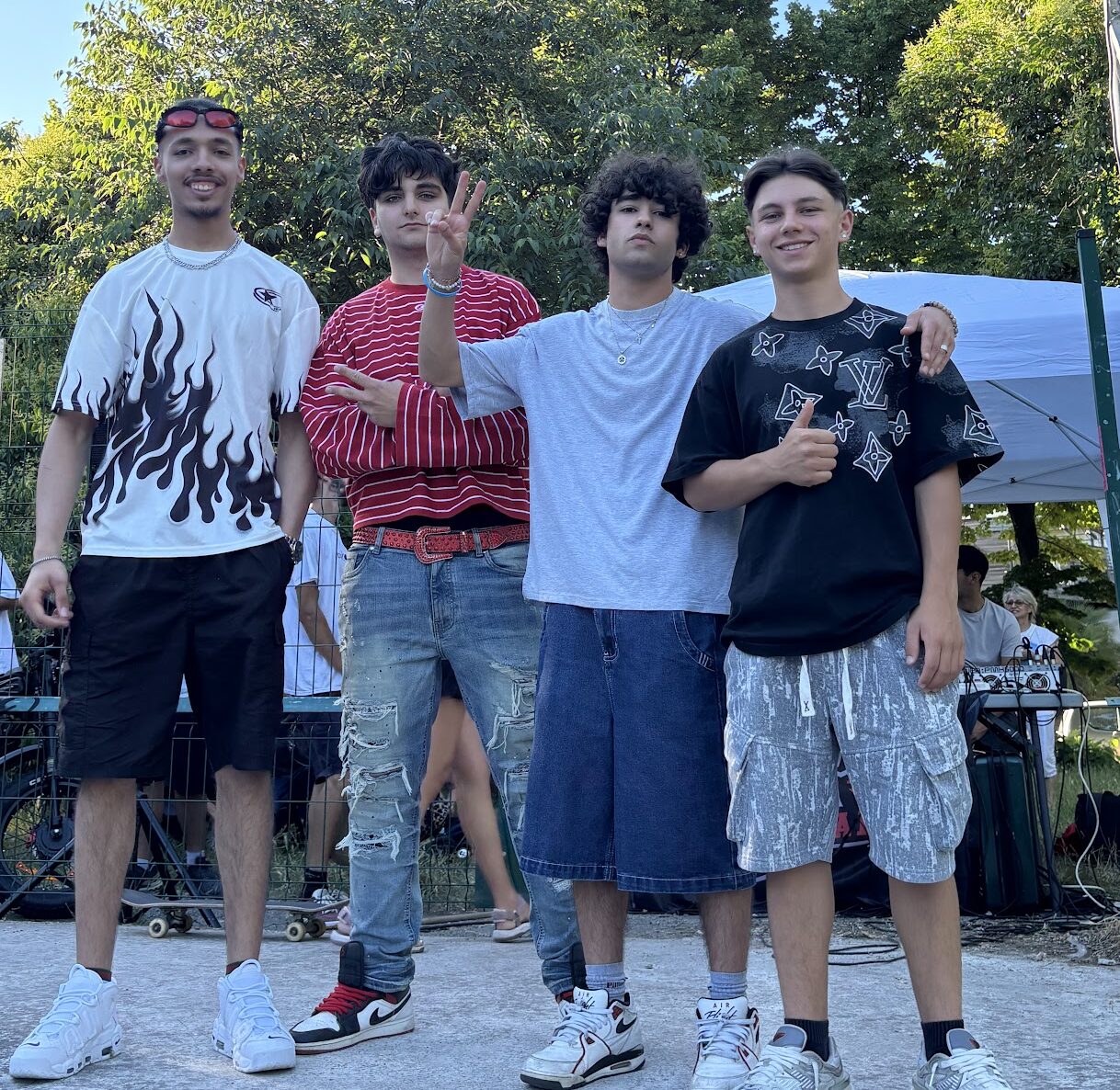 Foto di gruppo dei quattro rapper che si sono esibiti a FaberFest