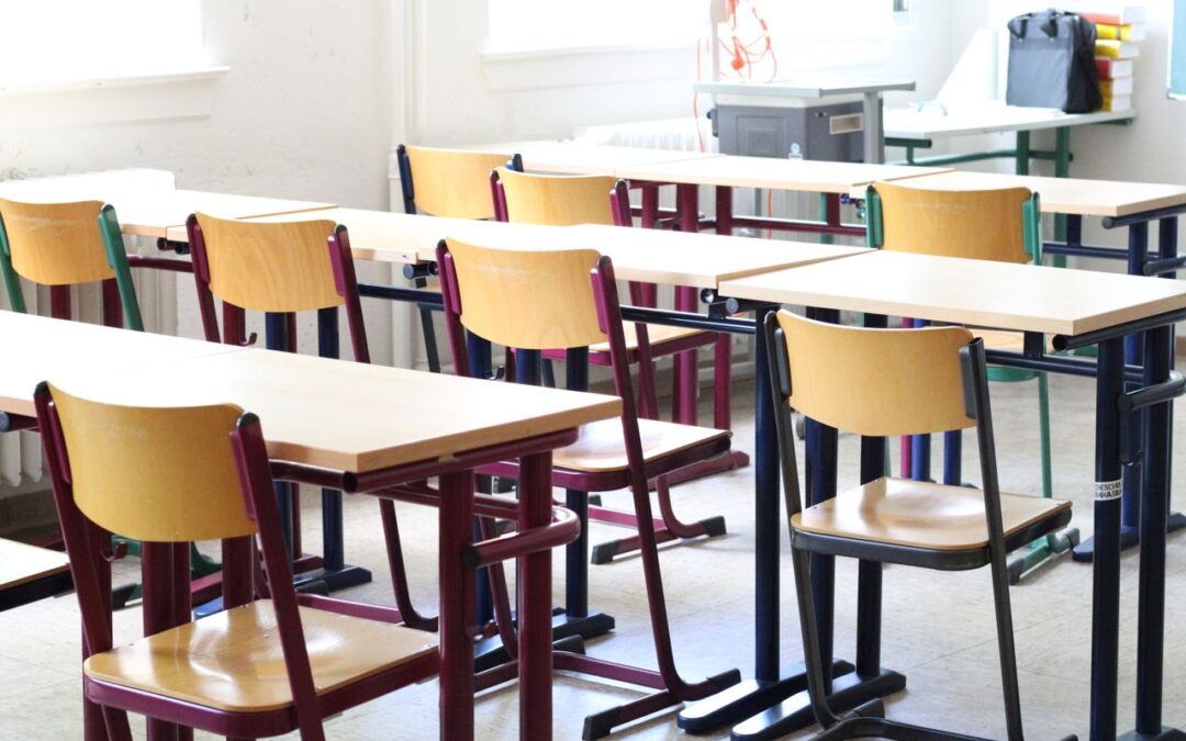 Scuola, ieri e oggi: un confronto tra una professoressa e due ex studentesse